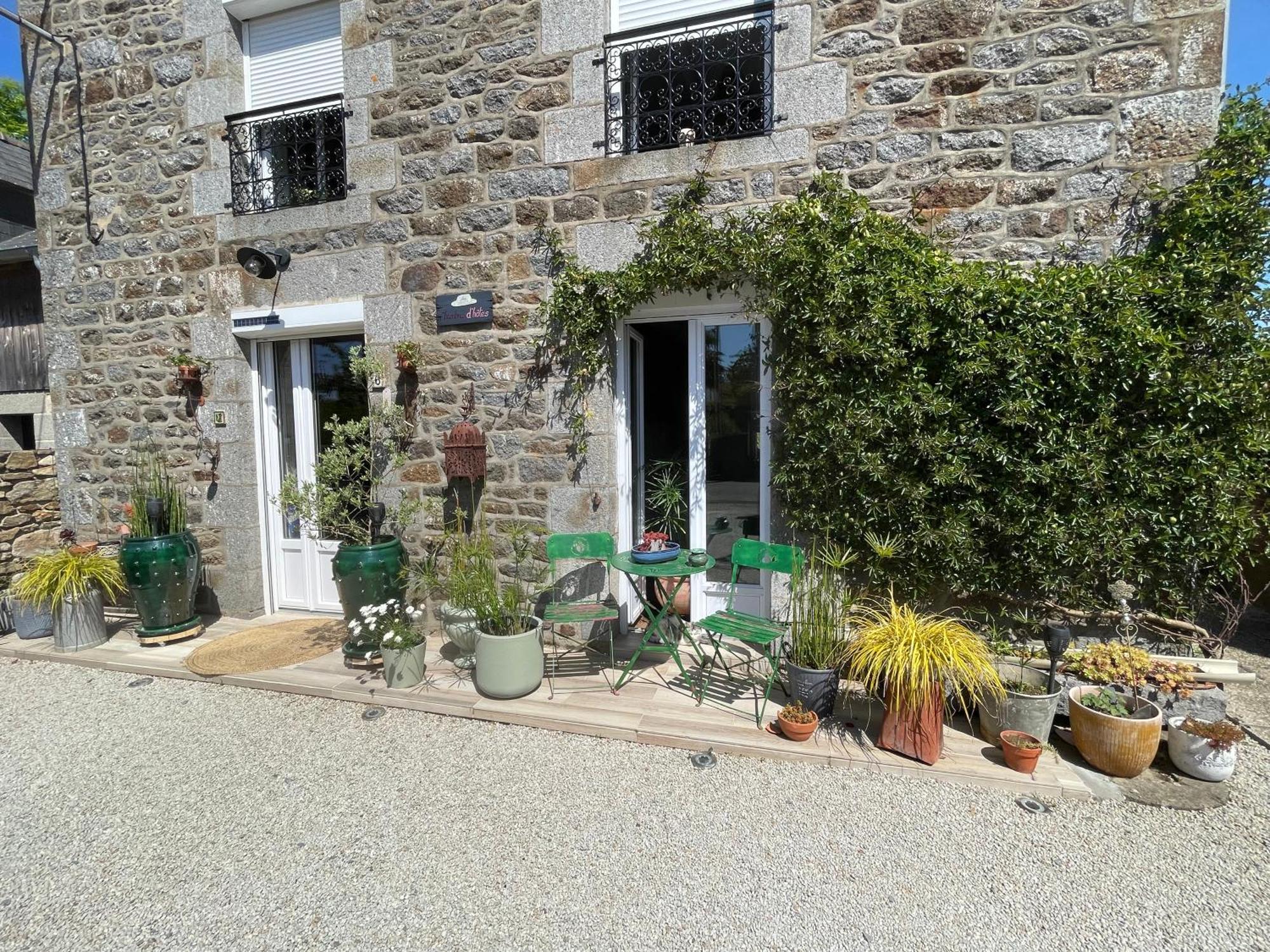 Chez TROTRO Apartman Saint-Pierre-de-Plesguen Kültér fotó